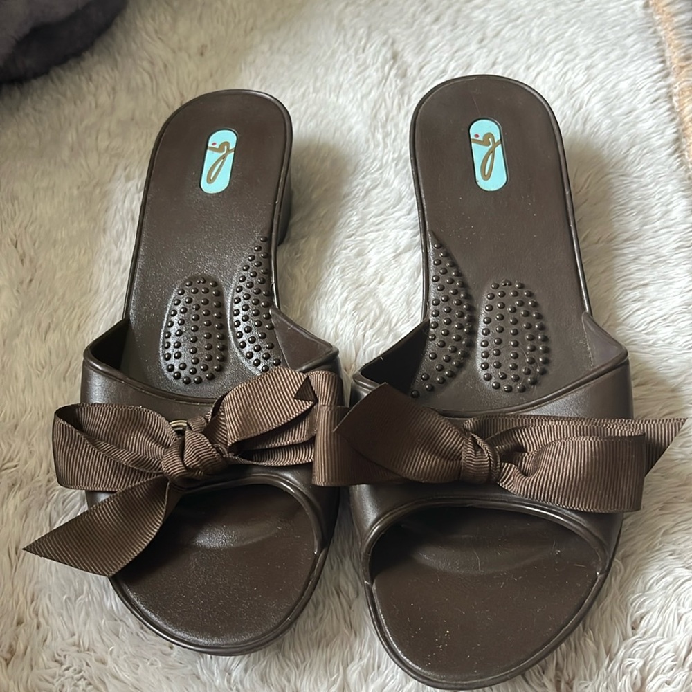 OKAb brown slip on with sm heel!  Fabric bow can be removed or interchangeable!